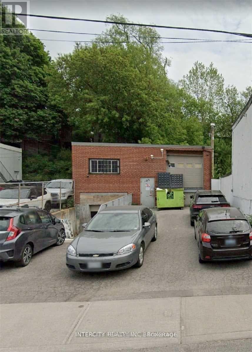 125 BLAKE STREET, Toronto, Ontario