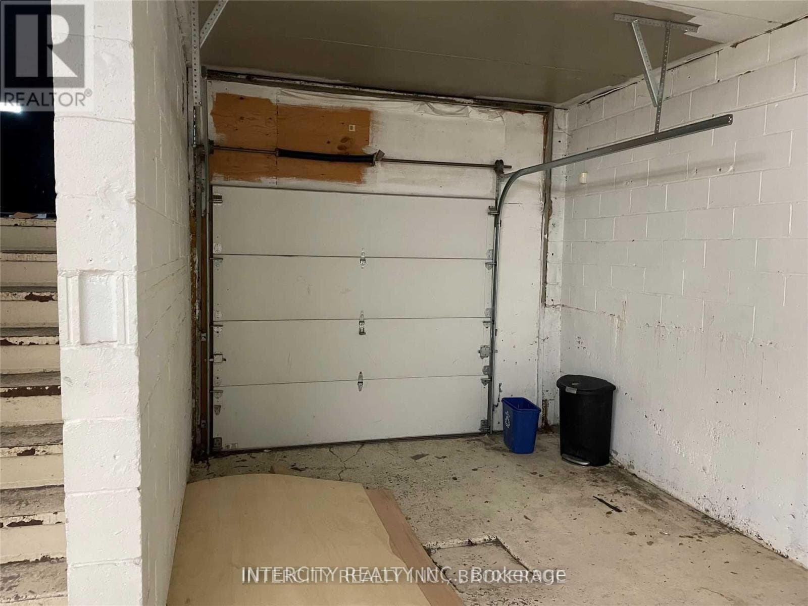 Real estate listing