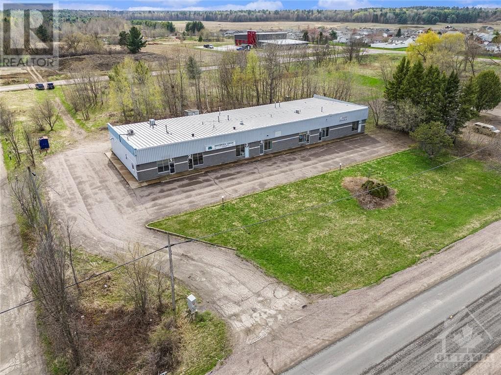 330 BOUNDARY ROAD E, Pembroke, Ontario